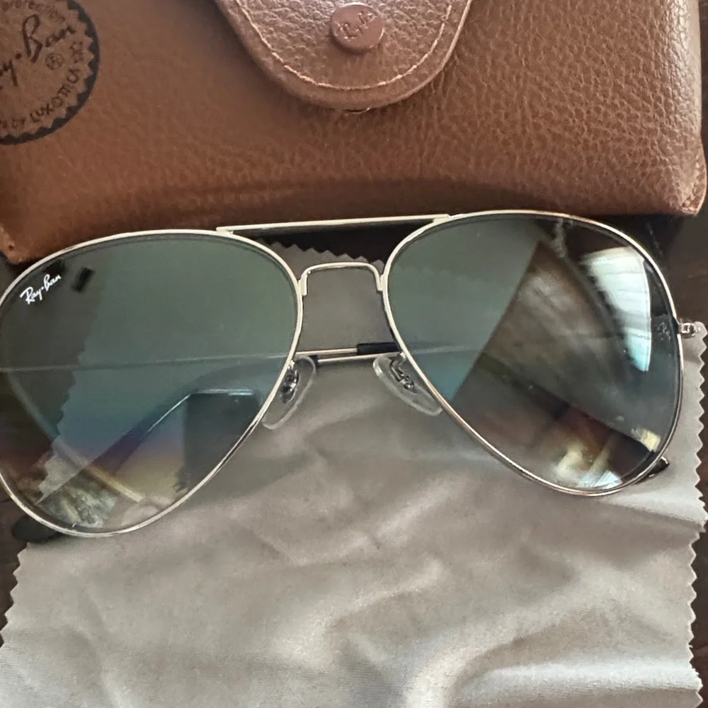 Ray-Ban Men’s Aviator Sunglasses - Silver Frame with Green-Blue Lenses